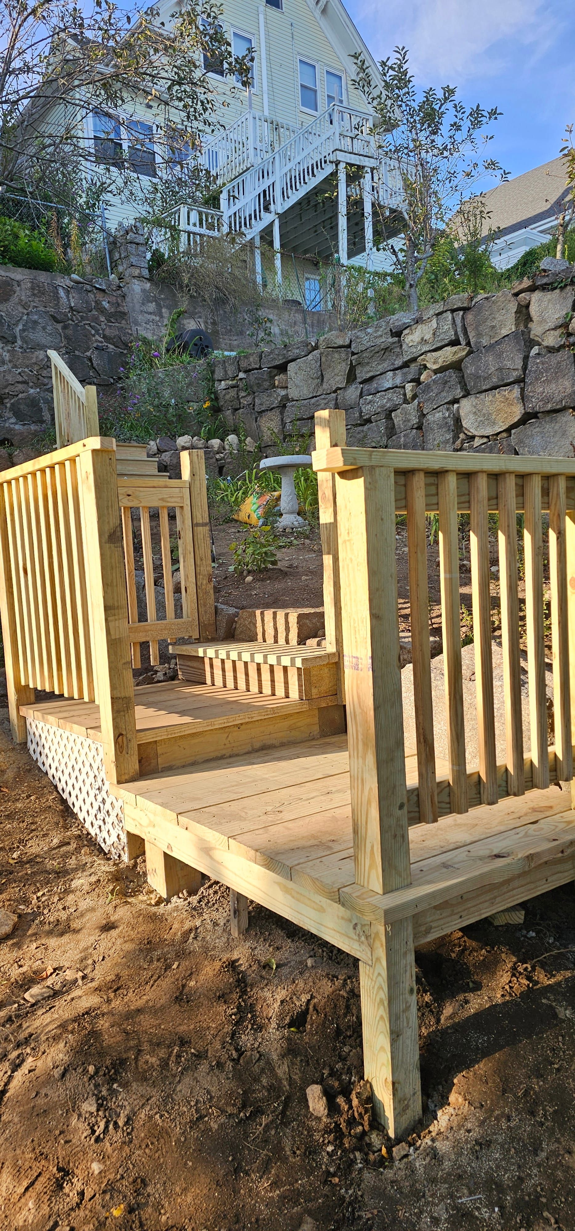 Mini accent deck — hillside